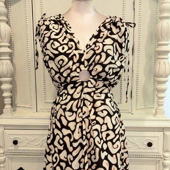 Sincerely Jules Dress Women's
Size Small Floral Boho Peasant Peep Hole Sundress - Picture 2 of 6